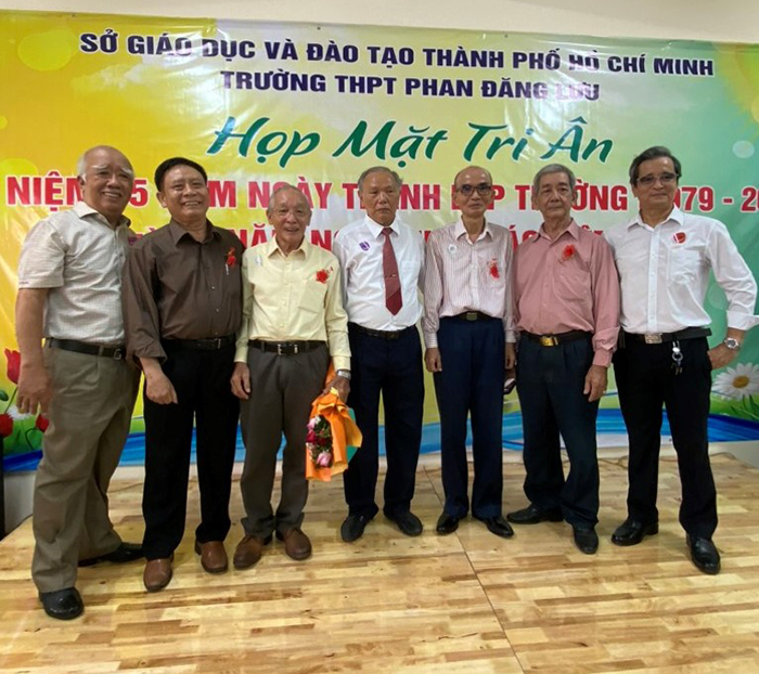 Trường THPT Phan Đăng Lưu kỷ niệm 45 năm thành lập