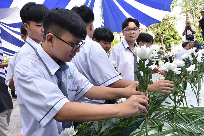 Tưởng niệm nạn nhân tử vong do tai nạn giao thông