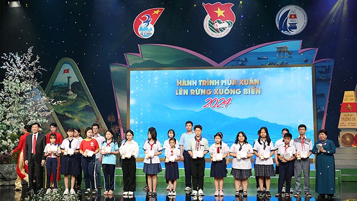 80 tỷ đồng ủng hộ Quỹ học bổng Vừ A Dính trong năm 2025