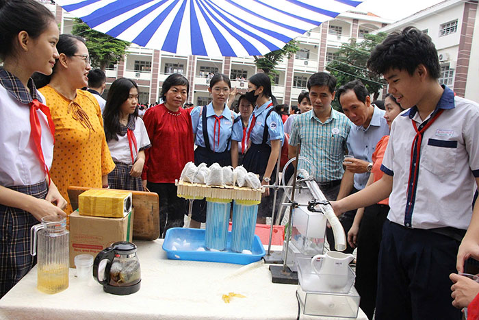 Mãn nhãn với những sản phẩm của học sinh trong ngày hội “Khoa học kỹ thuật – STEM”