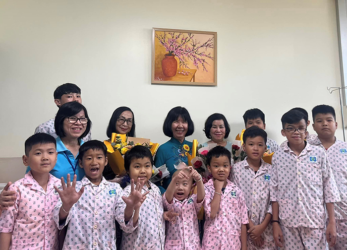 Cô giáo hơn 15 năm dạy học cho trẻ ung thư