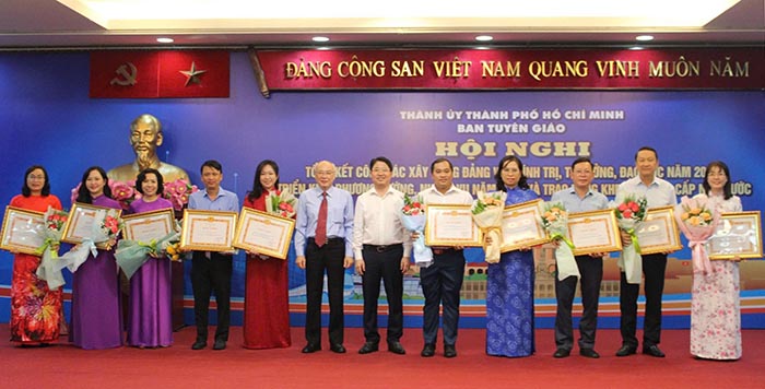 Nhiều giải pháp nâng cao công tác xây dựng Đảng