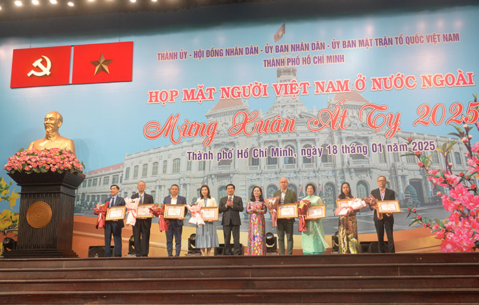 TP.HCM: Tôn vinh đóng góp của người Việt xa xứ