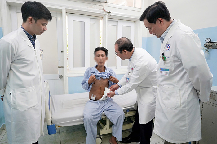 Phẫu thuật thành công ca bệnh xuất huyết tiêu hóa dưới do tăng áp tĩnh mạch cửa, chuyển dạng xoang hang hiếm gặp