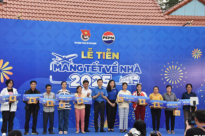 Chương trình “Mang Tết về nhà” đưa hơn 5.000 sinh viên, người lao động về quê đón Tết