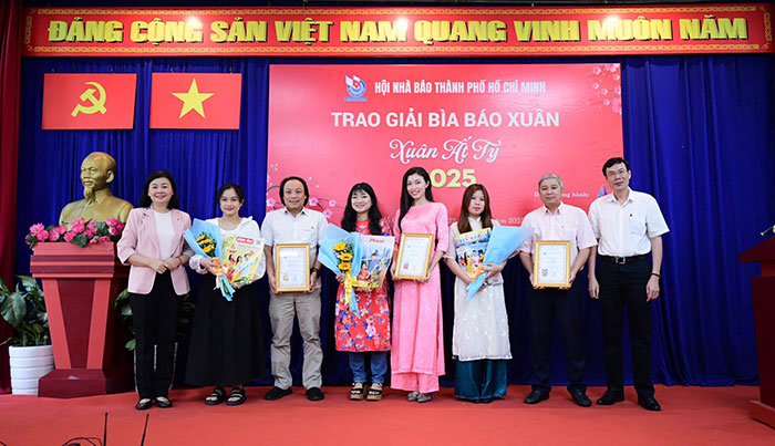 Tạp chí Giáo dục TP.HCM đoạt giải ba Bìa báo xuân Ất Tỵ 2025