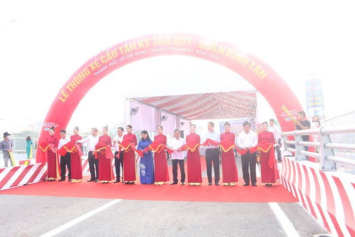 Chính thức thông xe cầu Tân Kỳ Tân Quý
