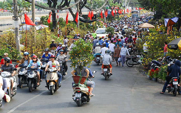 Nhiều hoạt động văn hóa đặc sắc tại chợ hoa xuân “Trên bến dưới thuyền”
