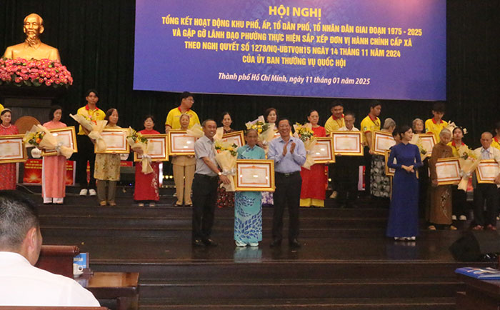 TP.HCM: Tiếp tục chăm lo đời sống, sắp xếp công việc mới cho cán bộ tổ dân phố, tổ nhân dân