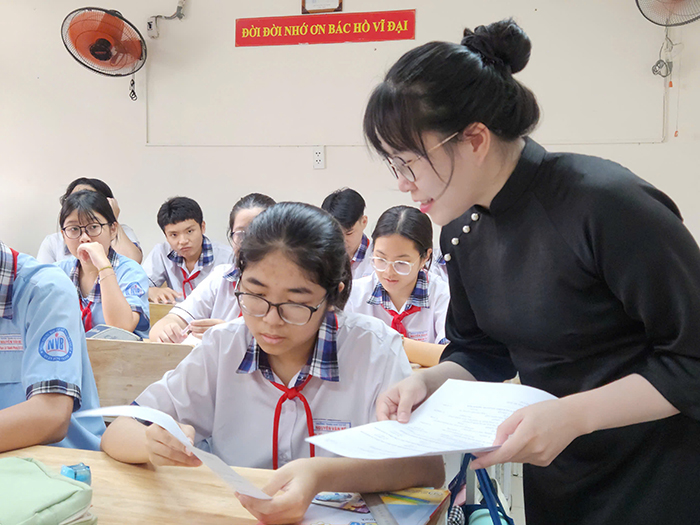 Học sinh cuối cấp giao hết việc học vào trung tâm dạy thêm