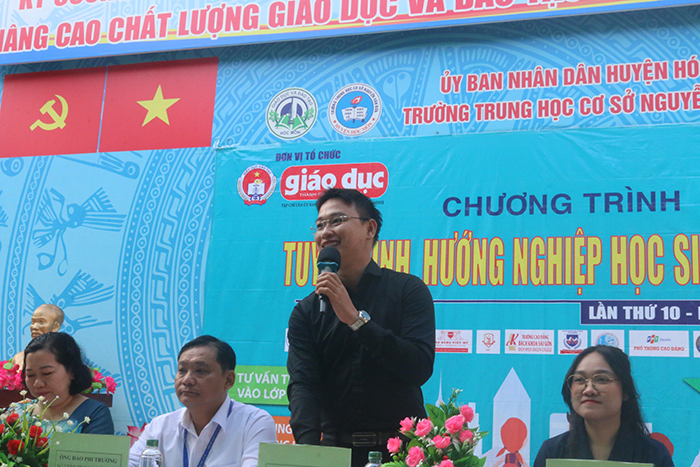 Ba mẹ đồng hành cùng con vượt qua mùa thi