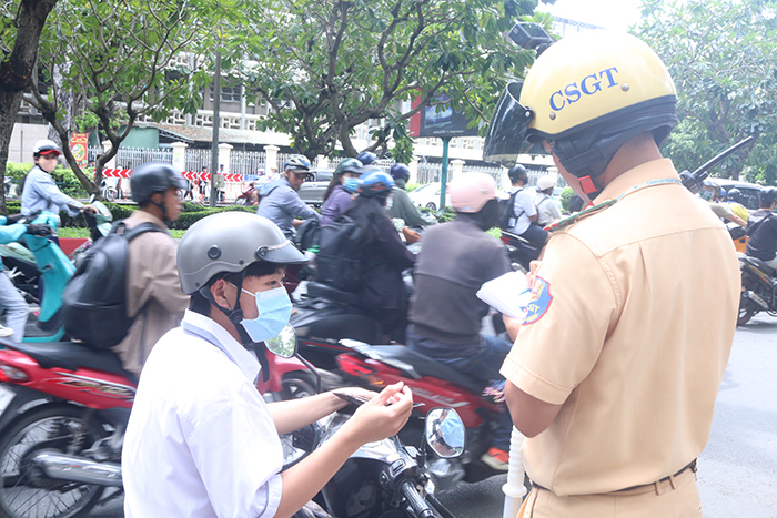 Đưa chấp hành ATGT vào tiêu chí xếp hạnh kiểm của học sinh