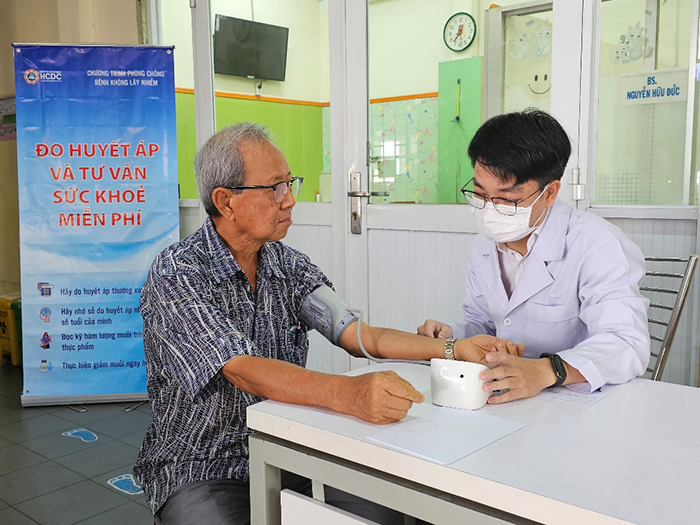 Tránh ăn mặn vì sức khỏe tim mạch