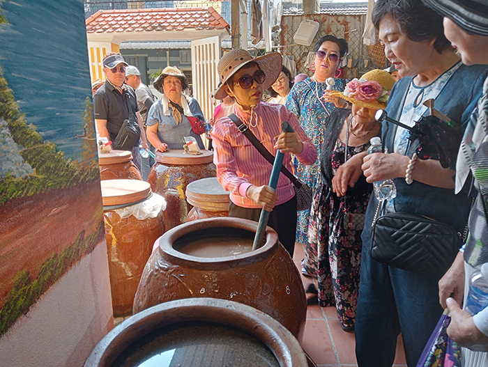 Trăn trở của người giữ nghề nước mắm Nam Ô