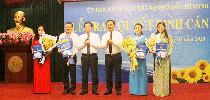 TP.HCM trao quyết định cán bộ cho 7 sở vừa thành lập
