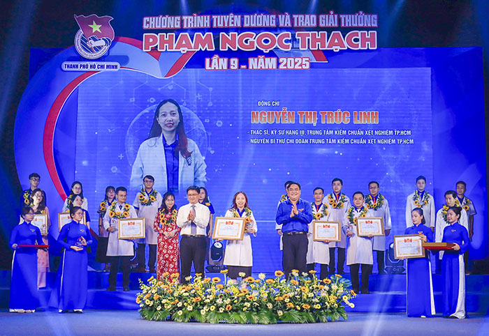 Vinh danh những thầy thuốc trẻ truyền cảm hứng cho thế hệ tương lai