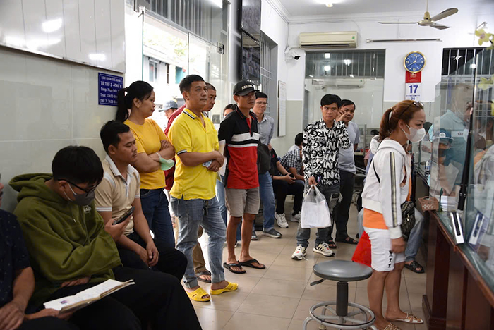 TP.HCM: Các điểm cấp GPLX quá tải trước ngày tạm dừng cấp đổi, cấp lại GPLX