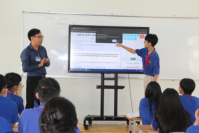 TP.HCM: Trường học tăng cường hỗ trợ học sinh ôn tập tuyển sinh 10 khi các lớp học thêm dừng hoạt động