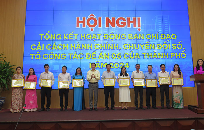 Cần Thơ: Các cơ quan, đơn vị phải lấy người dân, doanh nghiệp làm trung tâm để phục vụ