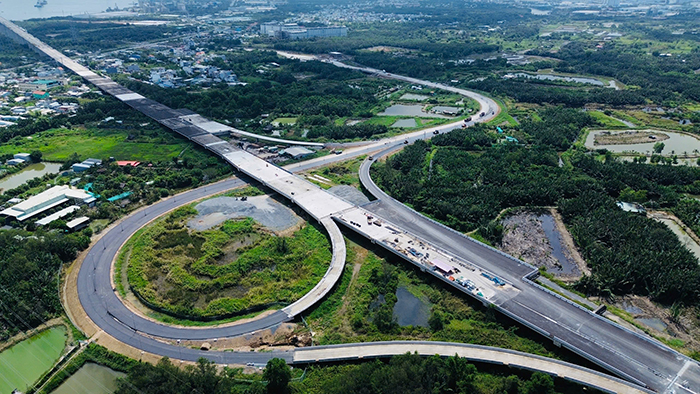 Cận cảnh gần 19km cao tốc Bến Lức – Long Thành sắp thông xe