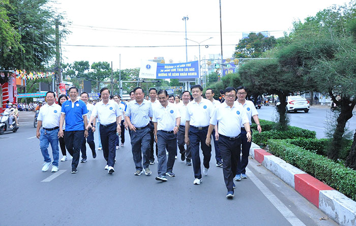 Cần Thơ: Hơn 2.200 người tham gia đi bộ hướng về bệnh nhân nghèo