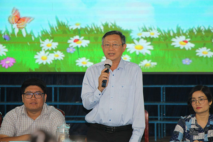 Trưởng phòng GD-ĐT đối thoại với học sinh về dạy thêm, học thêm