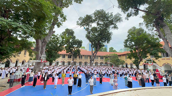 Trường THPT Marie Curie thông tin về việc huy động học sinh, giáo viên đồng diễn dân vũ