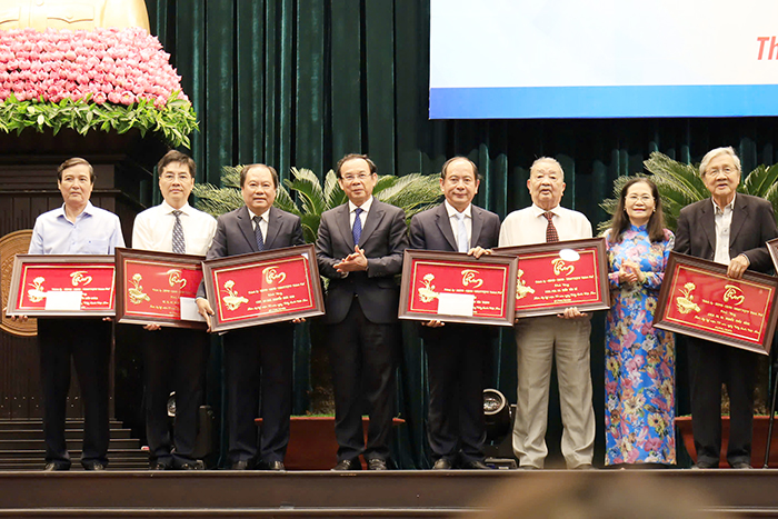 Bí thư Thành ủy TP.HCM Nguyễn Văn Nên: Khắc phục những yếu kém, xây dựng nền y tế vững mạnh