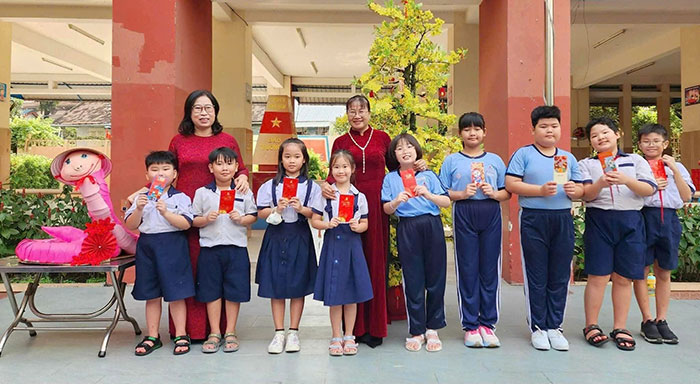 Hơn 1,7 triệu học sinh TP.HCM rộn rã trở lại trường sau kỳ nghỉ Tết