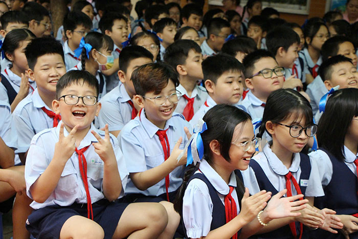 TP.HCM rà soát địa bàn không đủ trường tiểu học công lập để hỗ trợ học phí cho học sinh