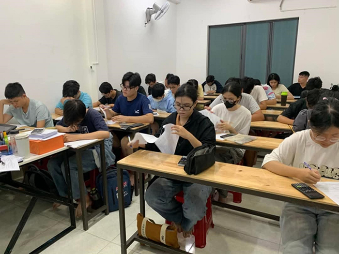 Sinh viên “đón” cơ hội làm thêm từ công việc gia sư