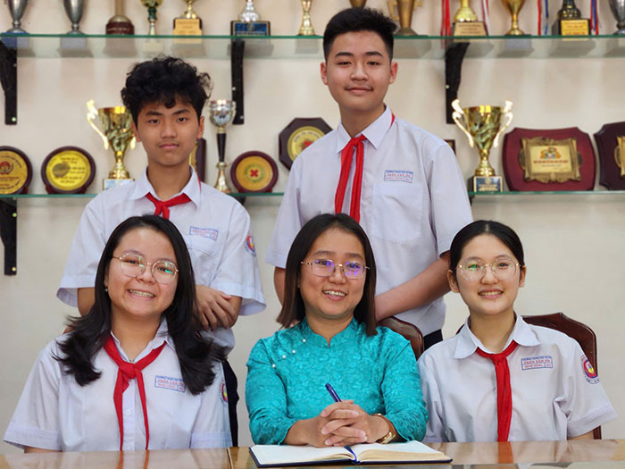 Thi tuyển vào lớp 10 năm 2025 tại TP.HCM: Học sinh cân nhắc chọn sách tham khảo