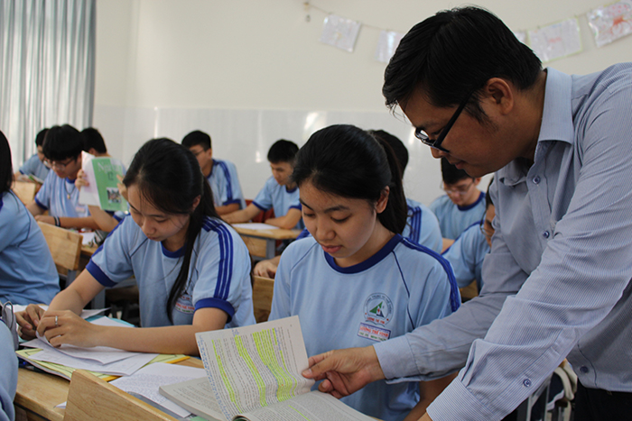 Để ra đề thi ngữ văn và luyện tập cho học sinh tốt hơn