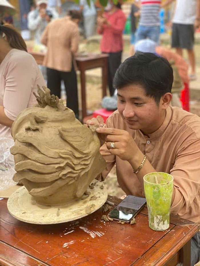 Người trẻ giữ hồn nghề gốm Thanh Hà