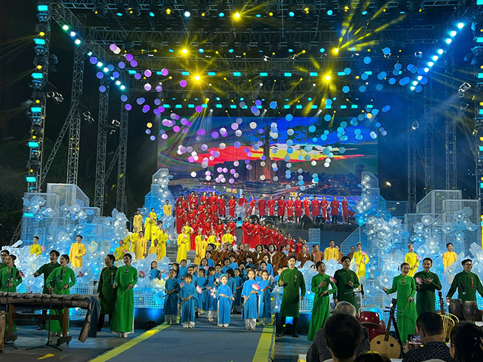 TP.HCM đưa áo dài Việt Nam vươn cao và hội nhập