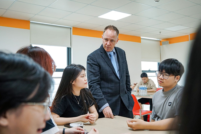 Yêu thích ngành Ngôn ngữ Anh, 2k7 nhanh tay nắm bắt cơ hội đăng ký học bổng sớm trước ngày 31-5