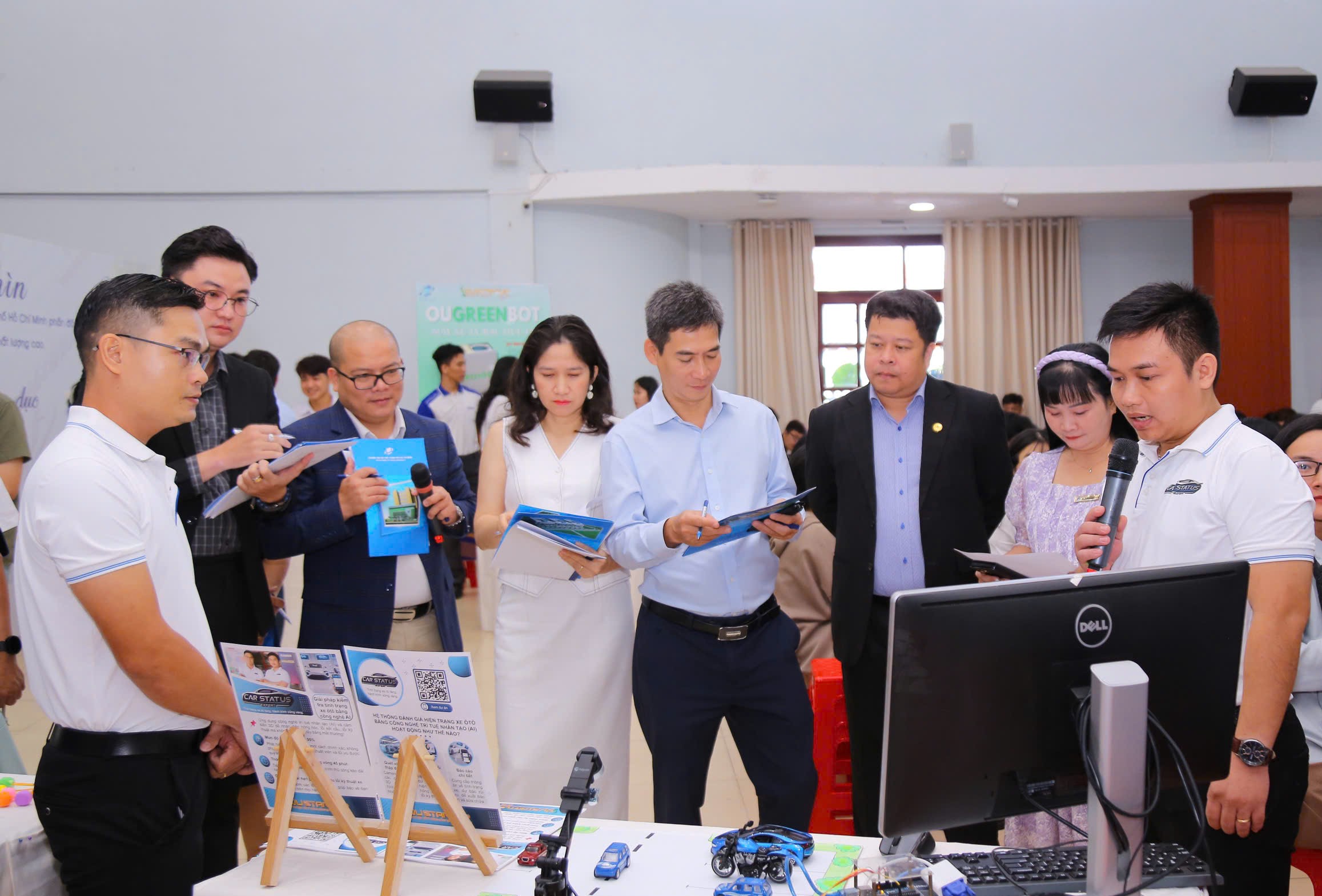 Hệ thống đánh giá hiện trạng xe ô tô thông minh của sinh viên Trường ĐH Mở TP.HCM đoạt giải nhất cuộc thi khởi nghiệp