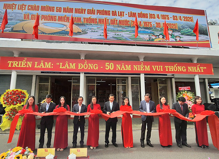 Triển lãm “Lâm Đồng – 50 năm niềm vui thống nhất”