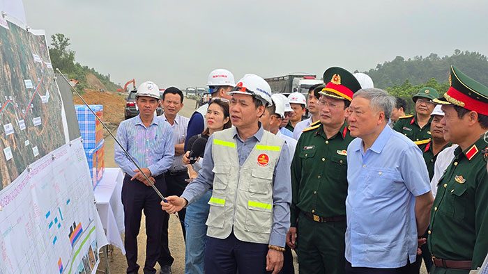 Gỡ vướng nguyên vật liệu để hoàn thành cao tốc Hòa Liên – Túy Loan