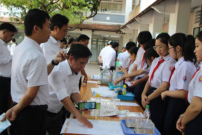 Giáo viên Quảng Bình ấn tượng với giáo dục STEM của học sinh THCS Trần Văn Ơn