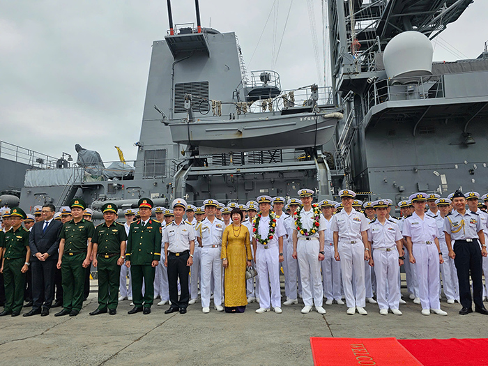 Tàu huấn luyện Suzunami của Lực lượng Tự vệ trên biển Nhật Bản thăm Đà Nẵng