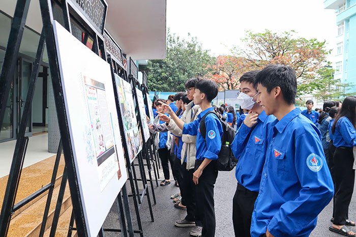 Khai mạc triển lãm Tuổi trẻ với biển đảo quê hương 2025