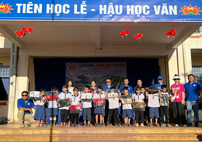 Chắp cánh ước mơ cho học sinh Đắk Lắk