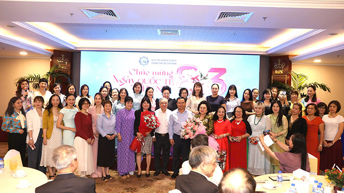 Chủ tịch UBND TP.HCM giao lưu cùng doanh nghiệp