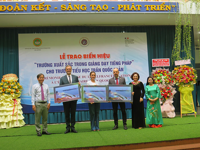 Cần Thơ: Trường Tiểu học Trần Quốc Toản nhận biển hiệu kiểm định chất lượng giáo dục Label FrancEducation