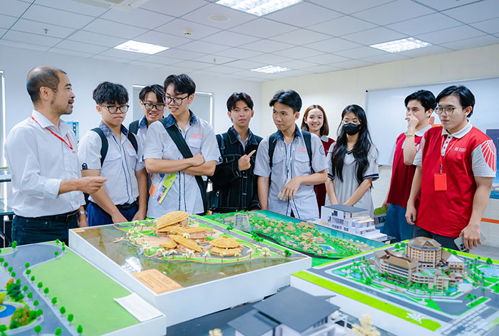 Hơn 2.000 học sinh TP.HCM dự ngày hội khởi nghiệp tại trường ĐH