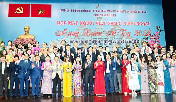 TP.HCM sắp tổ chức lễ biểu dương 50 người Việt Nam ở nước ngoài tiêu biểu