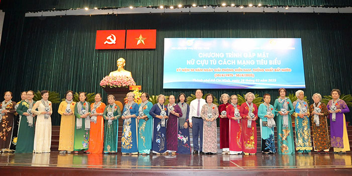 Họp mặt tri ân nữ cựu tù cách mạng tiêu biểu