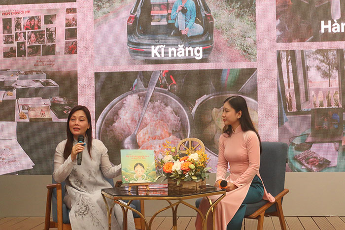 Ra mắt sách “Du khảo: Rực rỡ sắc màu trang phục phụ nữ các dân tộc Việt Nam”.