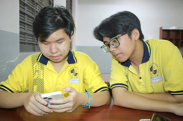 Học sinh chuyên Lê Hồng Phong thiết kế ứng dụng sáng tác nhạc đờn ca tài tử từ AI